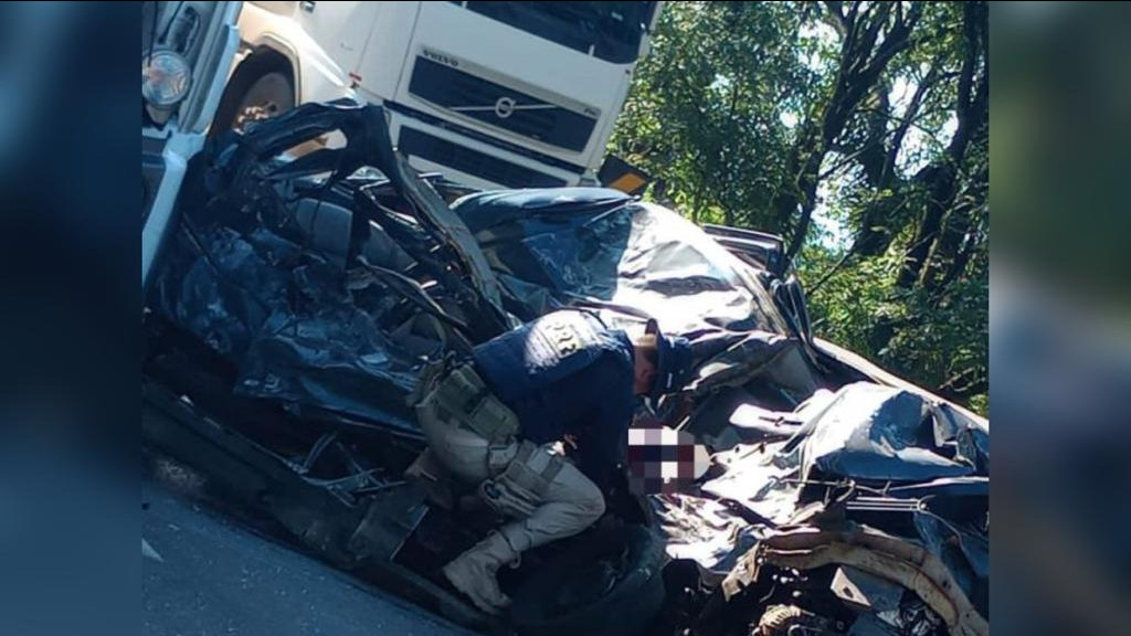 Motorista Morre Ap S Colis O Frontal Entre Carro E Caminh O Na Br