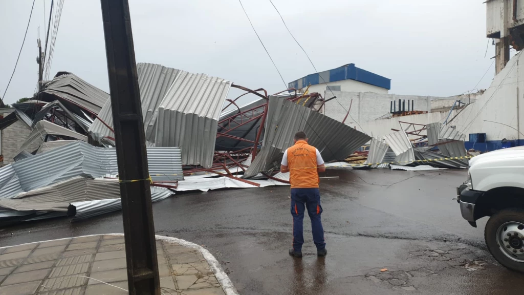 Temporal Atinge Cidade De Santa Catarina E Deixa Rastro De Destrui O