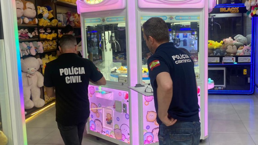 Polícia descobre que máquinas de pelúcias enganam clientes: "Operação Bicho Impossível"