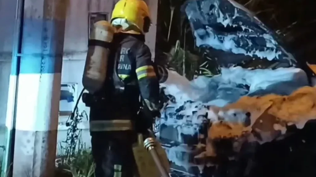 Carro pega fogo em São João Batista e bombeiros evitam tragédia