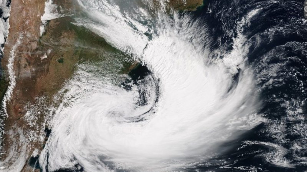 Ciclone extratropical ameaça Santa Catarina com rajadas de vento até 80 km/h