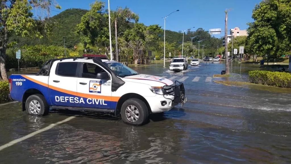 Alerta de alagamentos em cinco cidades de Santa Catarina durante madrugada de domingo