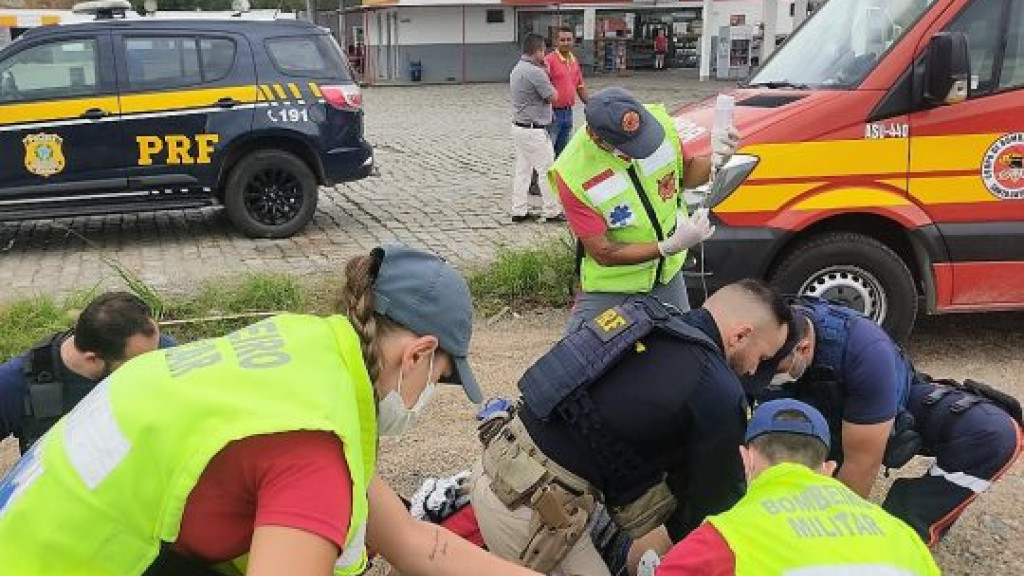 Policiais salvam vida de homem com manobra de ressuscitação em ação heróica na BR-470