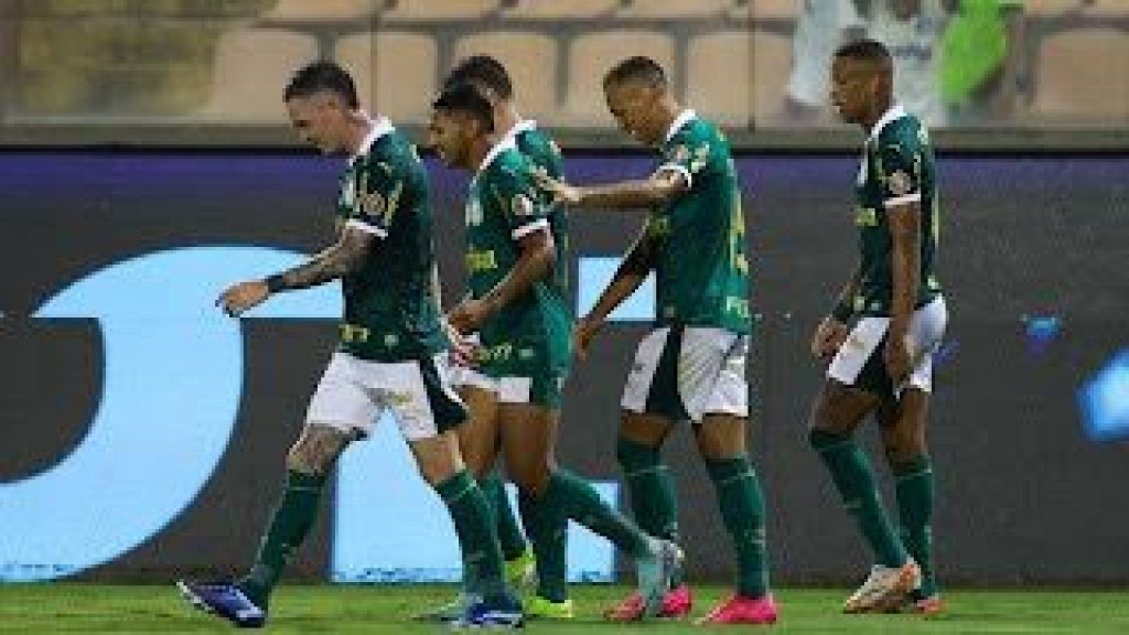 Abel Ferreira explora novas possibilidades, mas garante que Palmeiras não contratará mais
