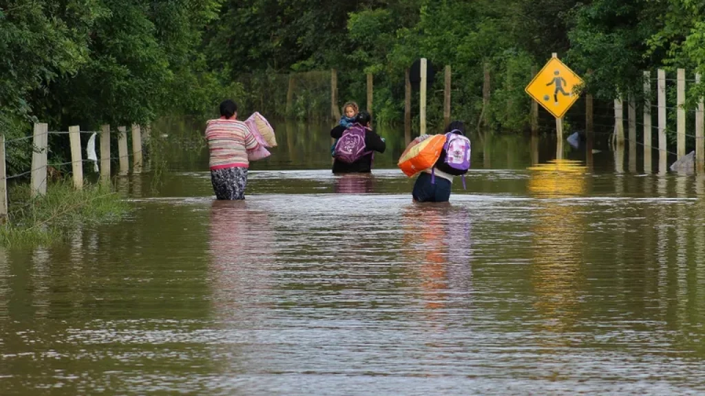 Chuvas extremas ameaçam o sul do Brasil com risco elevado de enchente