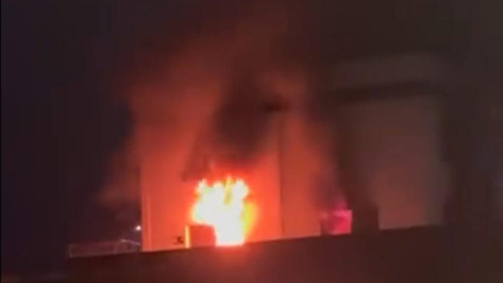 Galpão de alvenaria é destruído pelas chamas na Grande Florianópolis