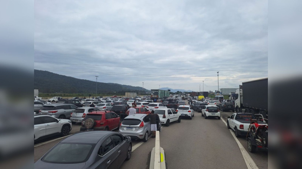 Confronto entre facções provoca caos no pedágio de Porto Belo