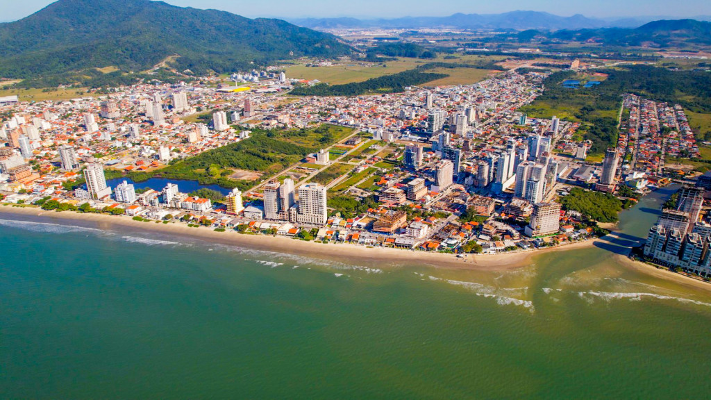 Porto Belo quer alargar 80 metros da faixa de areia da Praia do Perequê