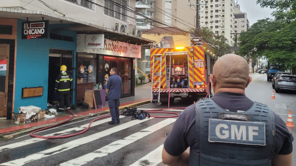 Grávida precisa ser socorrida após incêndio em Florianópolis