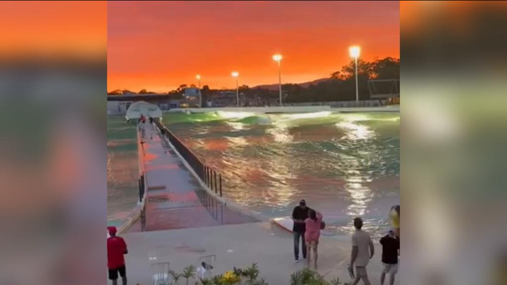 Primeira piscina de ondas do sul do Brasil é inaugurada em SC