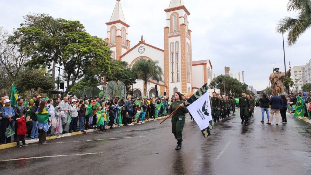 Ameaças de atos levam cidade de SC a cancelar desfile do 7 de setembro, diz prefeito