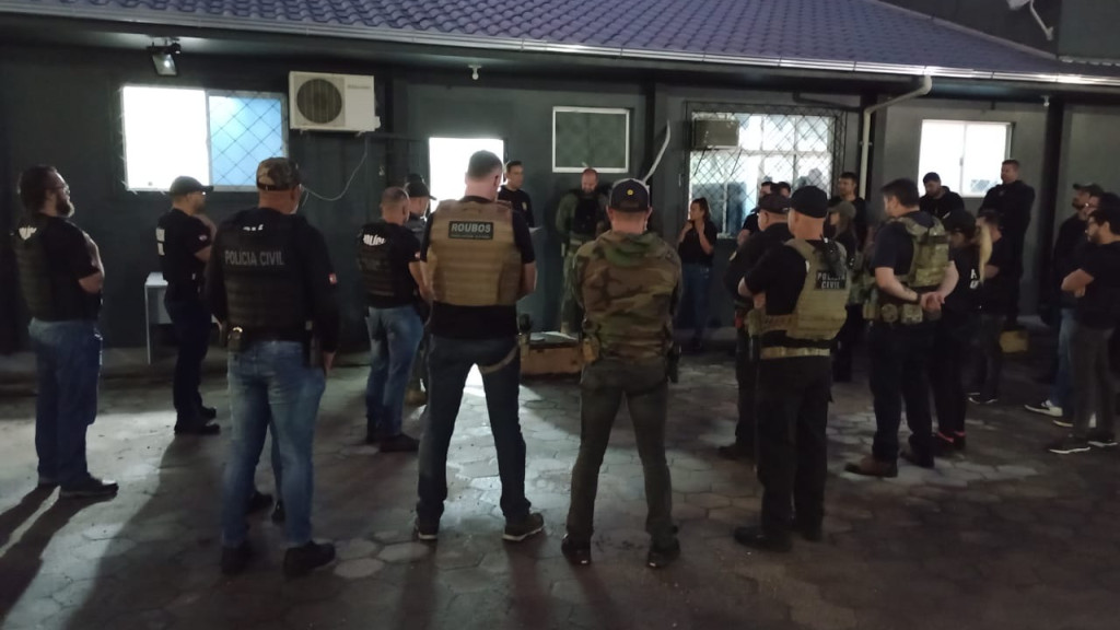URGENTE: 50 policiais cumprem mandados em megaoperação em Tijucas e Canelinha
