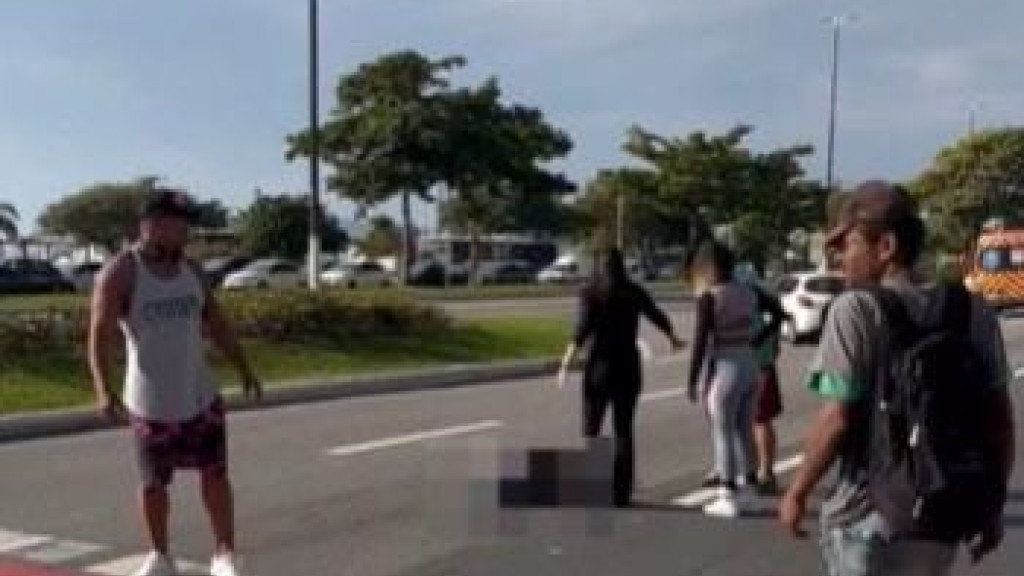 Mulher morre após ser atropelada por ambulância em Florianópolis