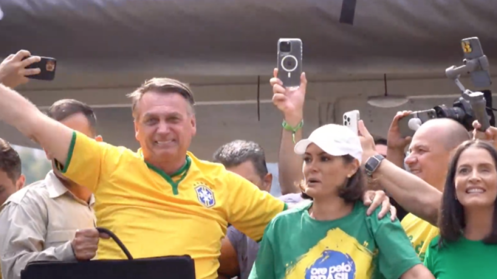 "Exército de Deus nas Ruas", se emociona Michelle Bolsonaro
