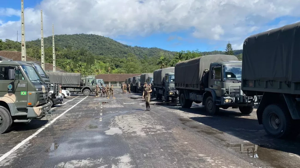 Exército envia 100 homens para Rio do Sul após enchente histórica