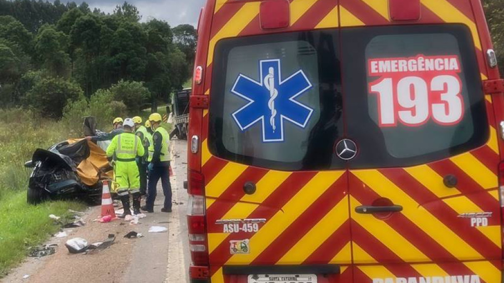 Duas Pessoas Morrem Em Colisão Entre Carro E Caminhão Na Br 116