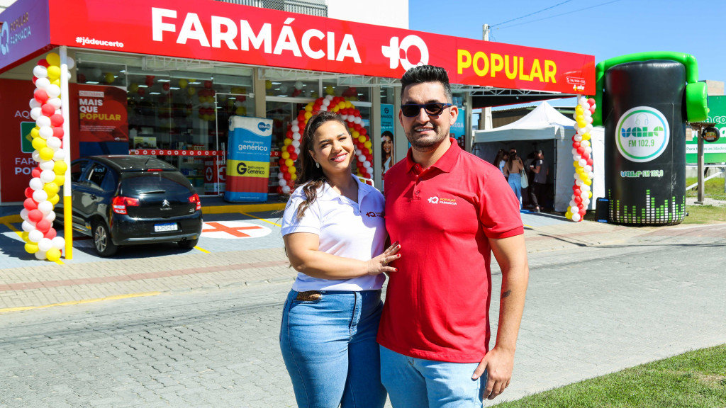 Casal de Tijucas que apostou no Mata Atlântica comemora sucesso e reinaugura farmácia