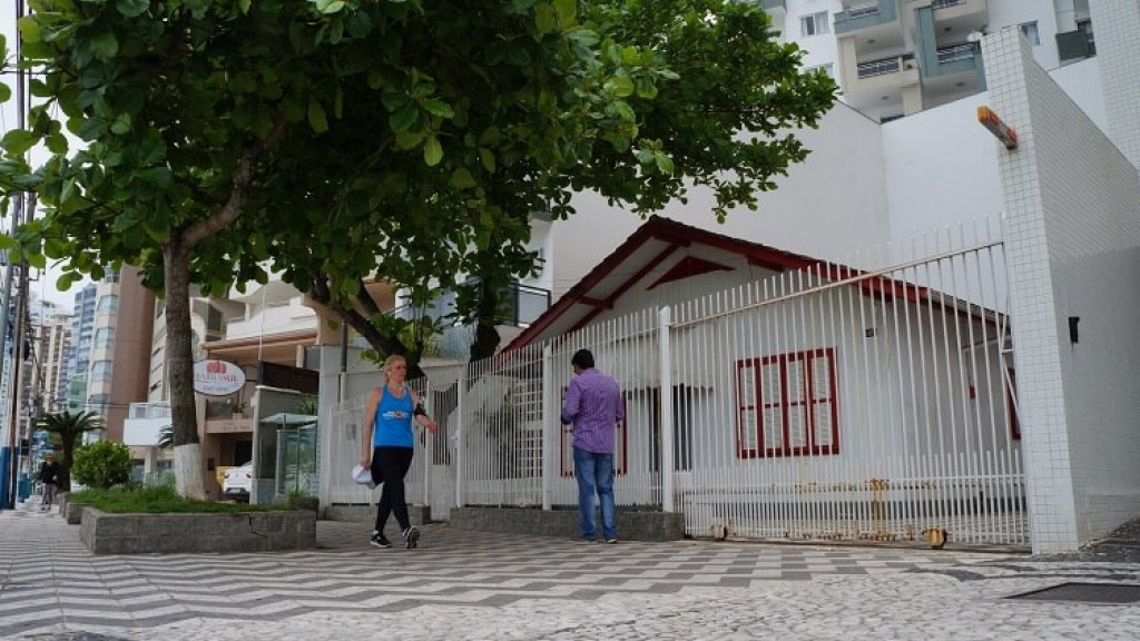 Última casa de madeira de Balneário Camboriú dará lugar a arranha-céu