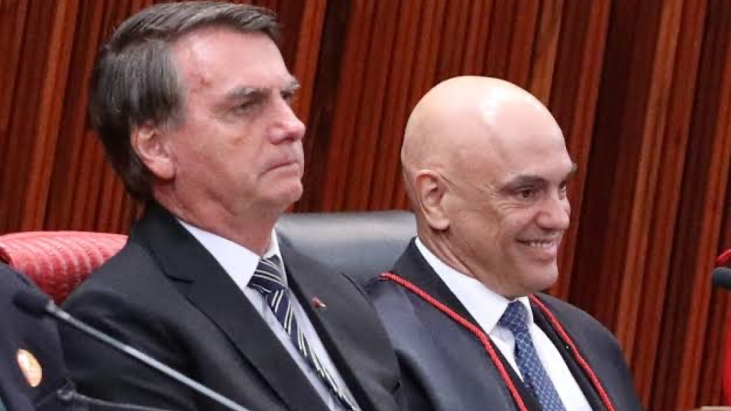 Moraes ordena apreensão do passaporte de Bolsonaro