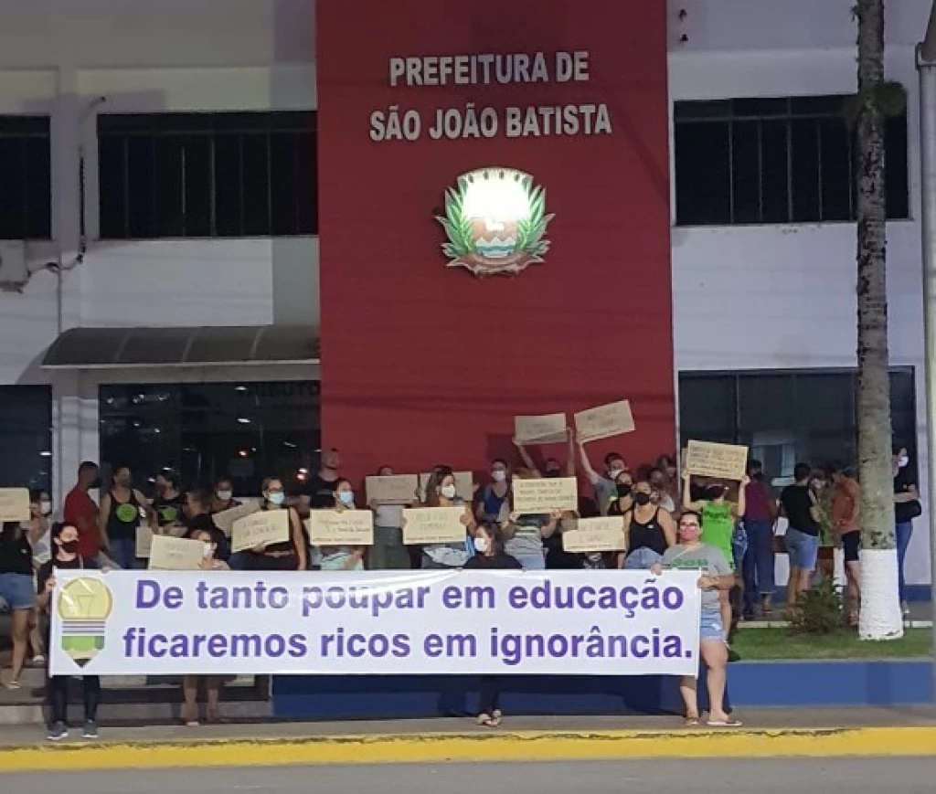Prefeitura de São João Batista diz não ter condições de ajustar salário dos professores