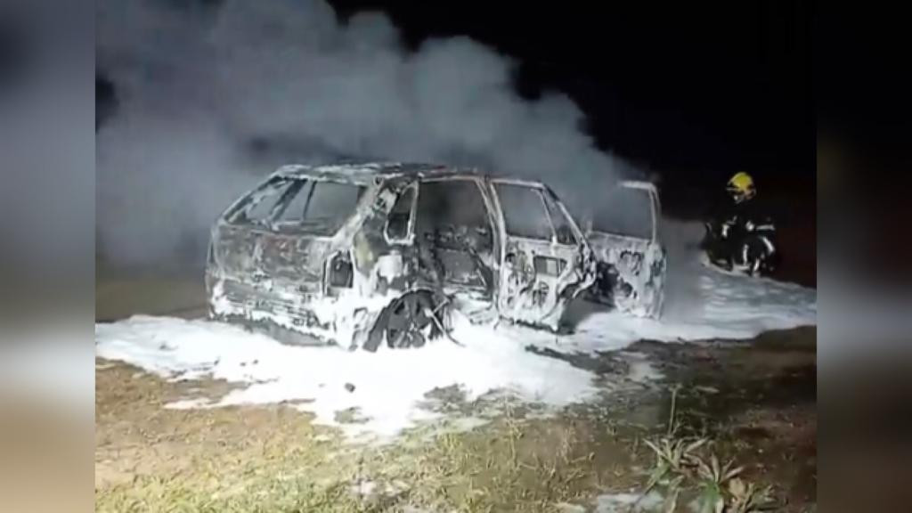 URGENTE: Incêndio destrói veículo em Nova Trento