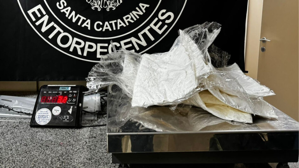 Passageiro com destino à  Portugal é preso com cocaína no aeroporto de Florianópolis