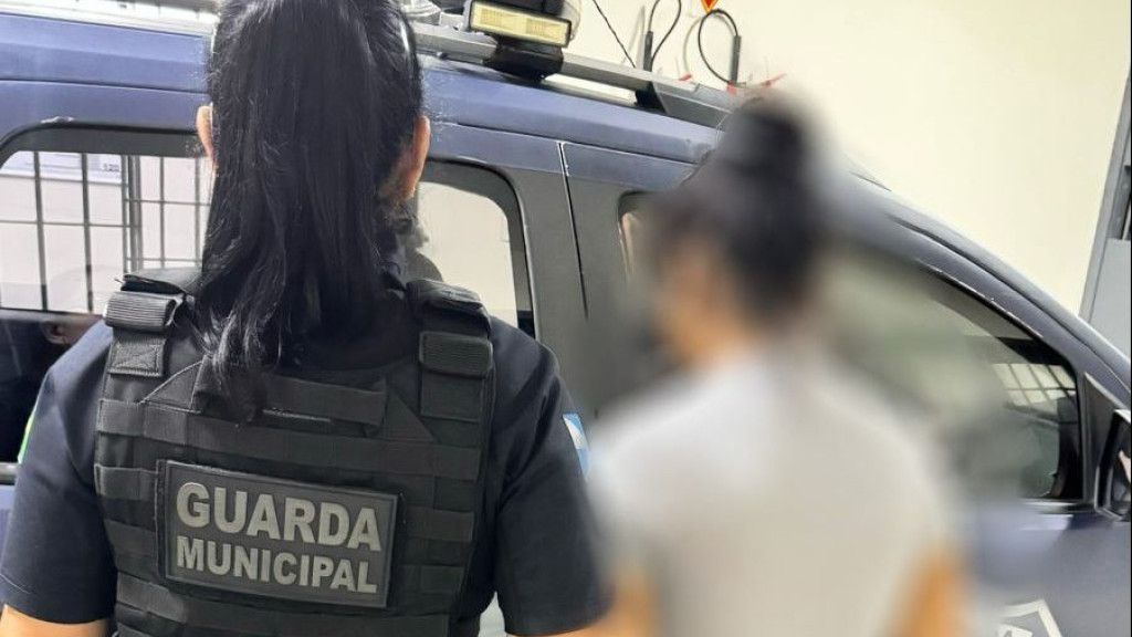 Mulher foragida por crime de tortura é presa em Balneário Camboriú