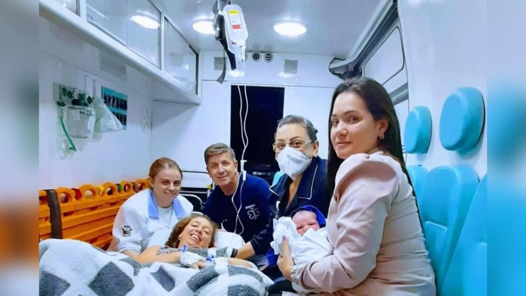 Bebê nasce dentro de ambulância a caminho do hospital em SC