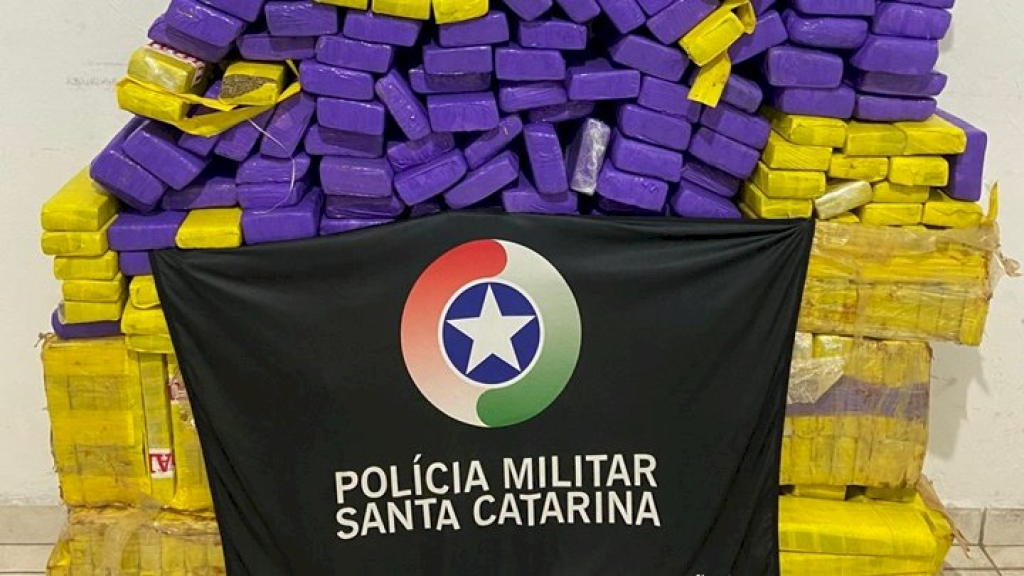 Jovem é preso com 300 kg de maconha após perseguição na BR-101