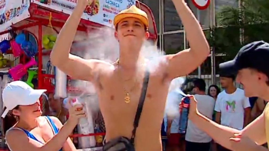 Jovens empreendedores faturam com ‘cheiro de asa’ no Carnaval de Florianópolis