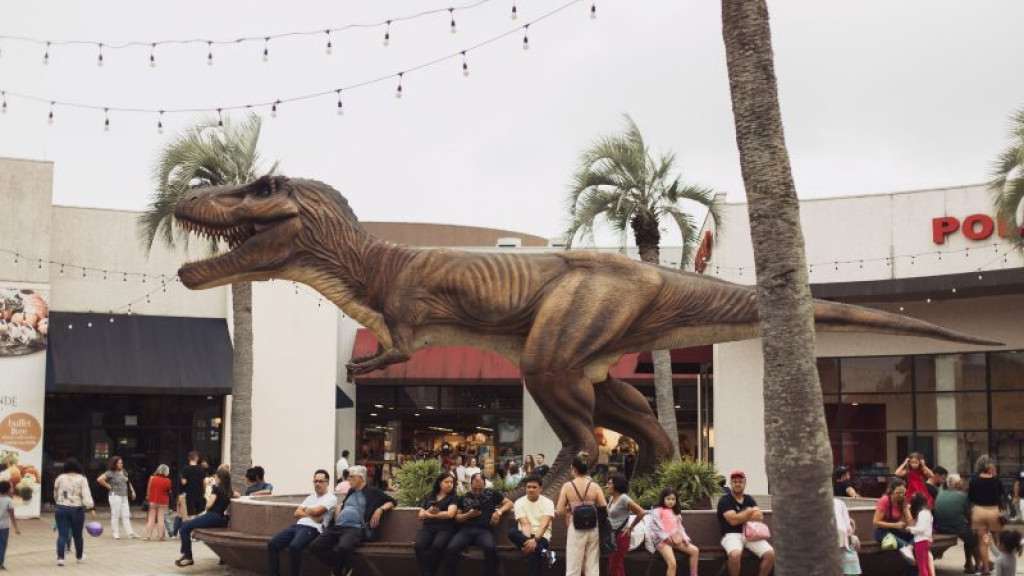 Exposição "Mundo Jurássico" traz réplicas de dinossauros em tamanho real ao Porto Belo Outlet Premium