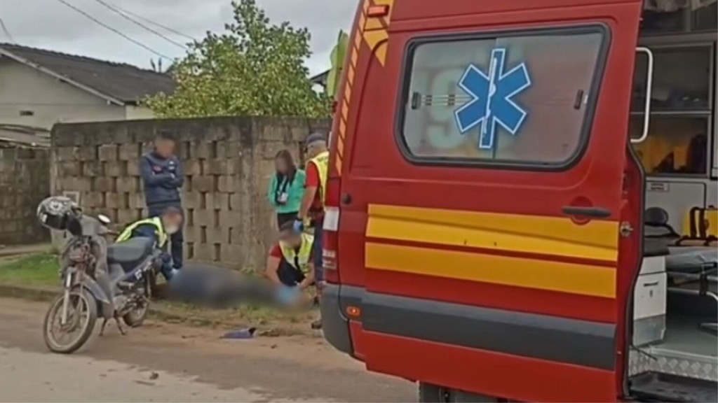 Acidente entre carro e moto deixa homem ferido em São João Batista