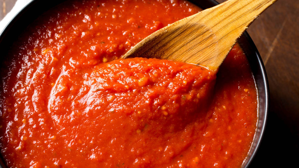 Família que consumiu molho de tomate com 'borracha' será indenizada em SC