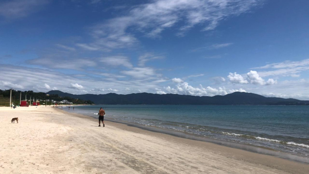 TCE detecta sobrepreço em edital de alargamento de praia em Florianópolis
