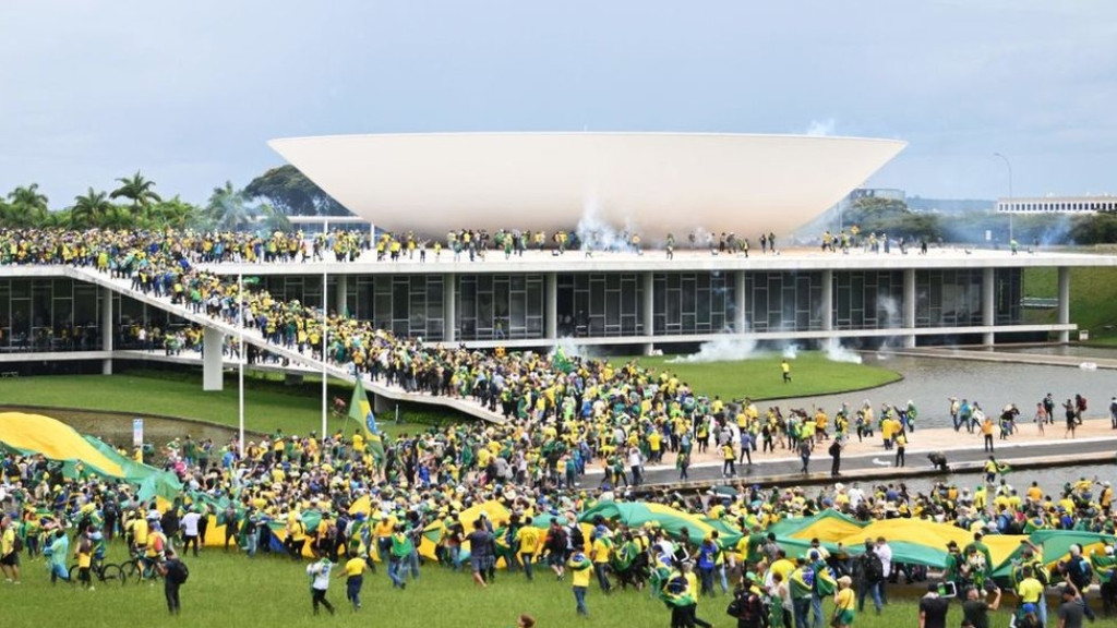 Libertação em massa: Moraes manda soltar 102 presos na manifestação em Brasília