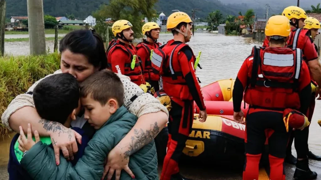 Bombeiros atendem mais de mil ocorrências causadas pela enchente