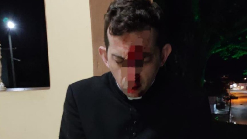 Padre é agredido dentro de paróquia no Vale do Itajaí