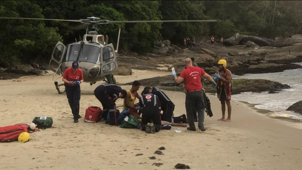 Homem é salvo após afogamento na Praia das Vieiras, em Porto Belo
