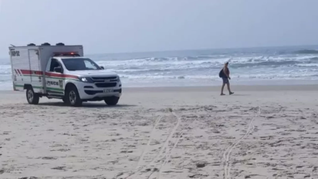 Homem morre afogado após  cair de um caiaque em praia de SC