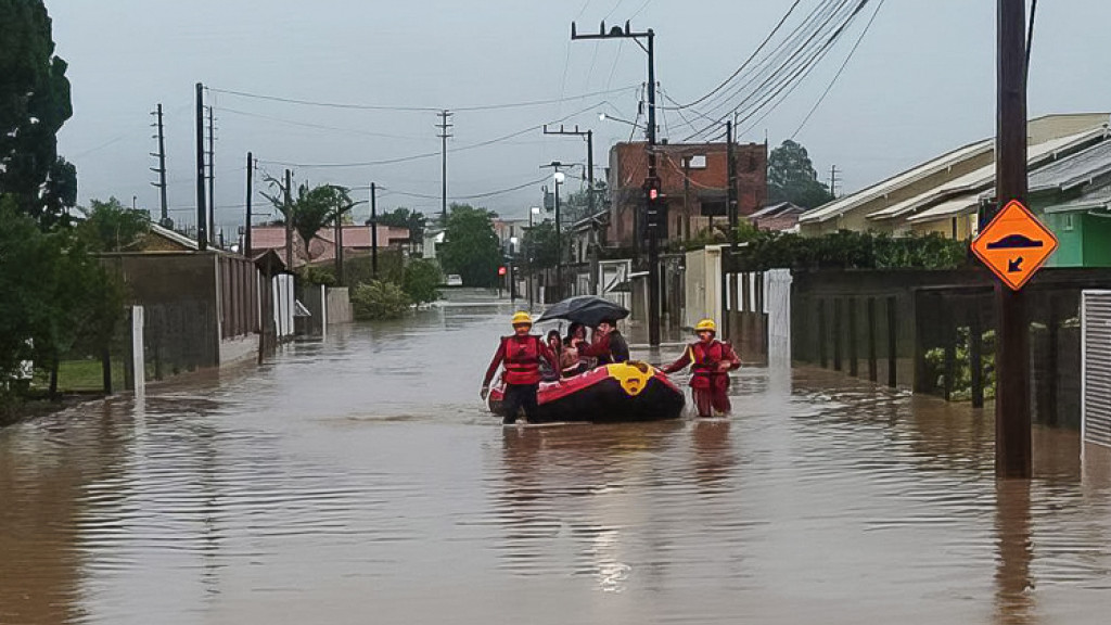 Santa Catarina enfrenta semana de chuvas intensas e queda de temperatura