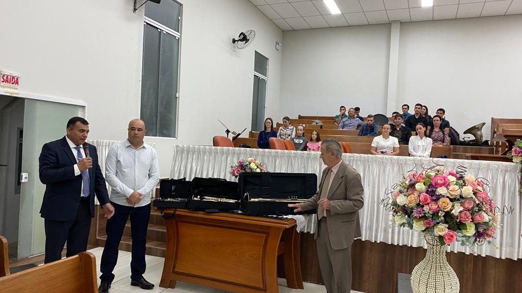Igreja Evangélica Assembleia de Deus de Tijucas recebe doação de instrumentos musicais de sopro