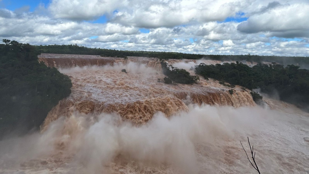 Após ciclone vazão das Cataratas do Iguaçu fica onze vezes acima do normal