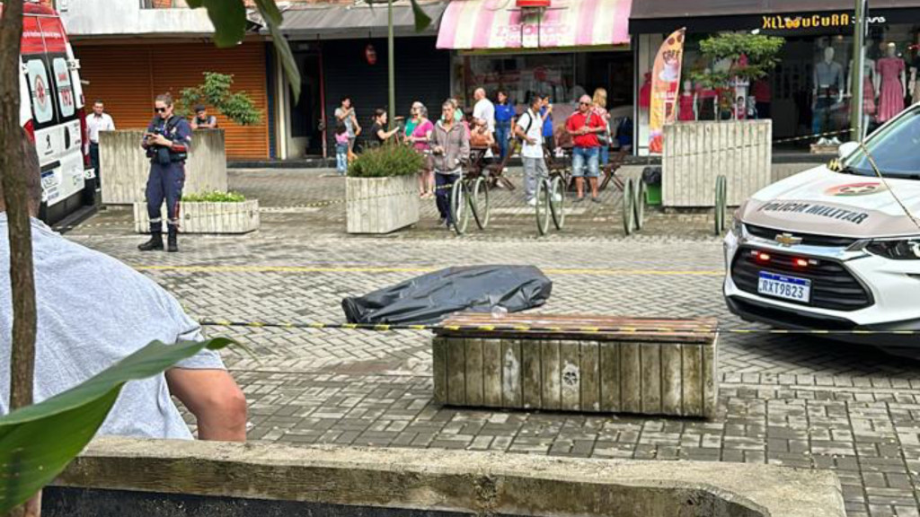 Morador de rua mata andarilho com facada no pescoço, em Joinville