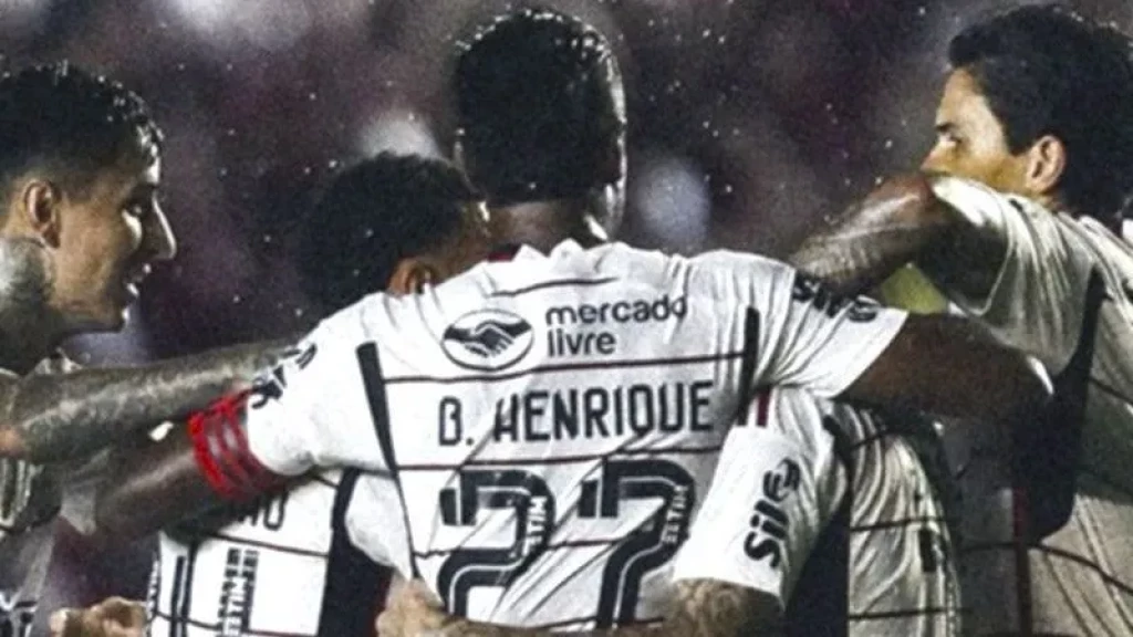 Flamengo vence o América-MG e iguala líder Palmeiras em pontuação
