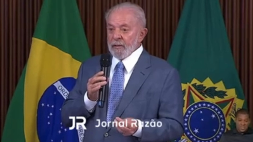 Bolsonaro não deu golpe porque e'covardao, debocha Lula: 'กลอ teve coragem e ficou chorando"