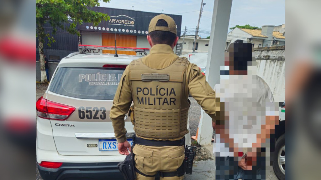 Safado é preso após tentar beijar garota de 13 anos a força em Camboriú