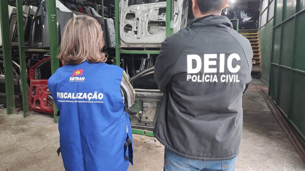 Empresário preso em Itajaí com carro desmontado e peças sem identificação