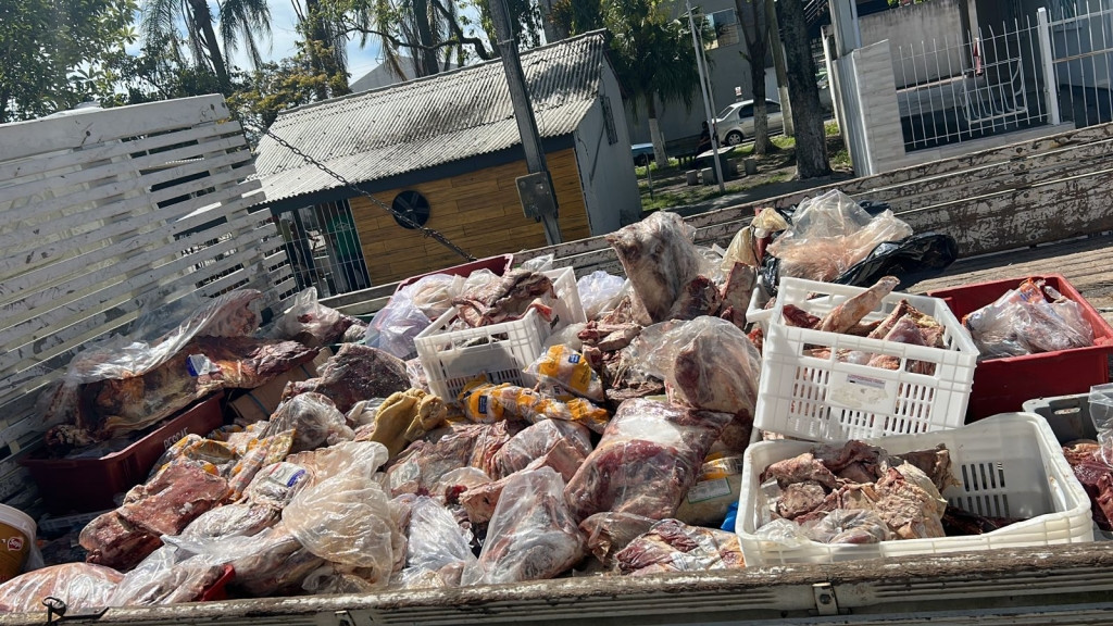 Mais de 500 kg de carne imprópria para o consumo são apreendidos em Palhoça