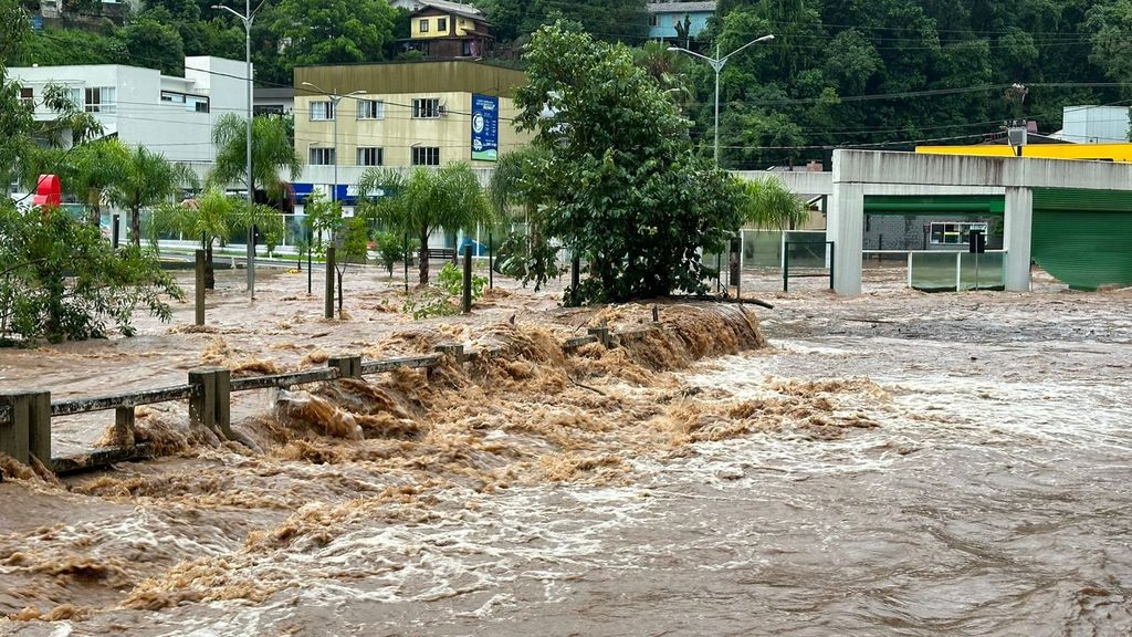 Rio Tigre transborda e provoca enchente histórica em Joaçaba
