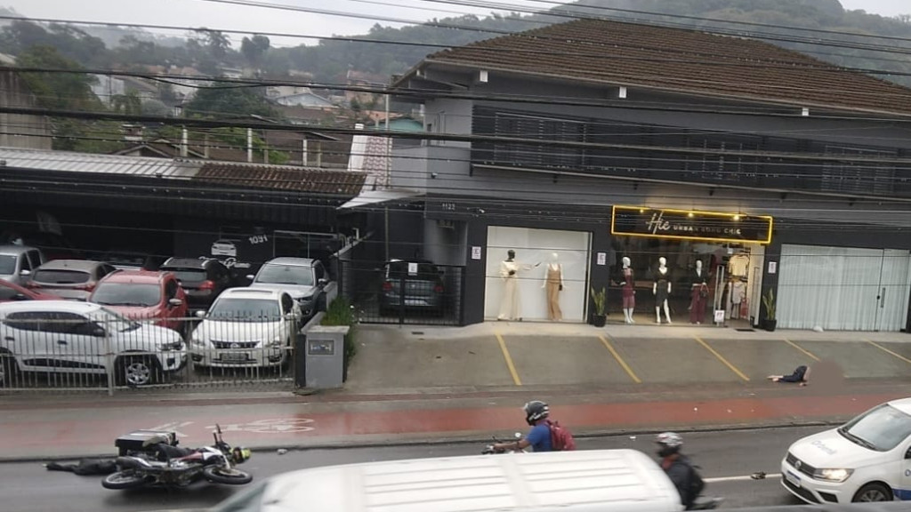 Idosa morre atropelada por motociclista sem habilitação em Joinville